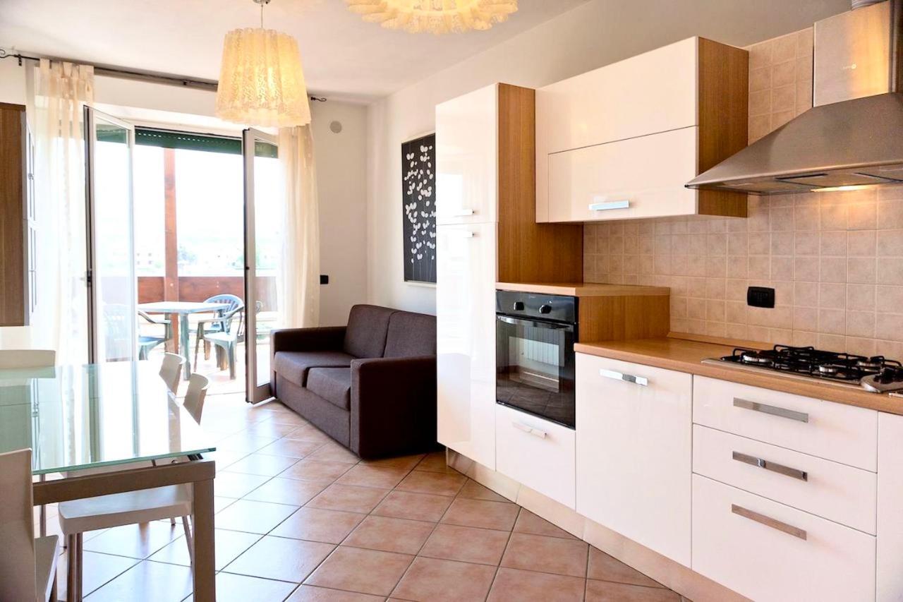 Isa-Apartments 4 Beds In Residence With Swimming-Pool In San Vincenzo, Just 600 Meters From The Sea Kültér fotó