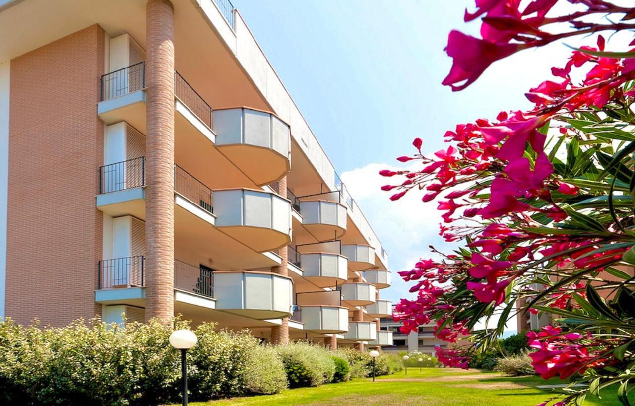Isa-Apartments 4 Beds In Residence With Swimming-Pool In San Vincenzo, Just 600 Meters From The Sea Kültér fotó