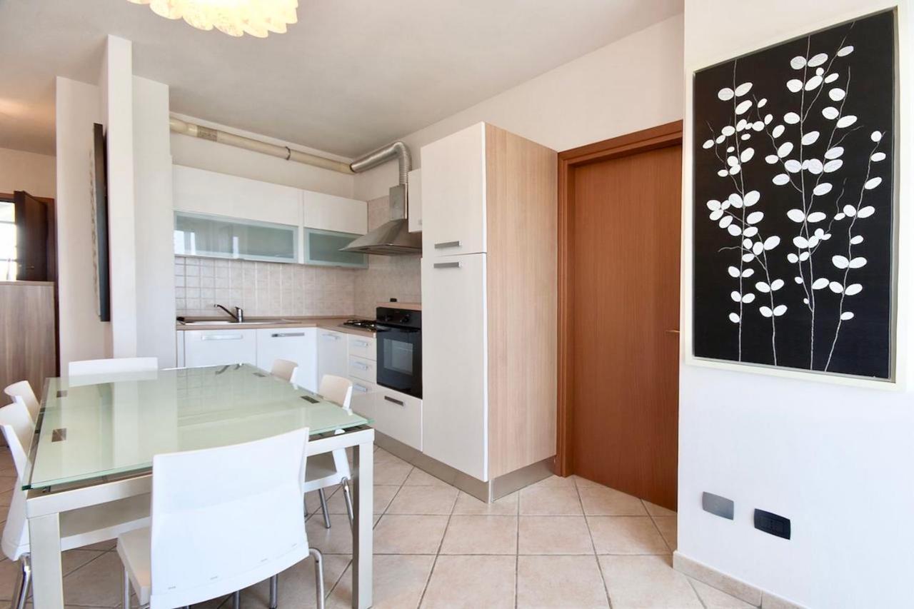 Isa-Apartments 4 Beds In Residence With Swimming-Pool In San Vincenzo, Just 600 Meters From The Sea Kültér fotó