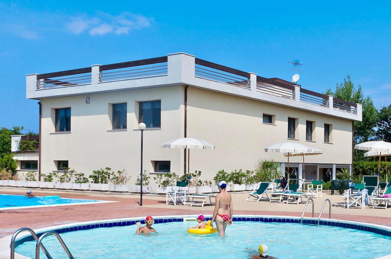 Isa-Apartments 4 Beds In Residence With Swimming-Pool In San Vincenzo, Just 600 Meters From The Sea Kültér fotó