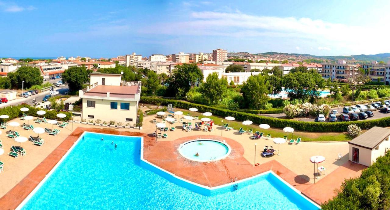 Isa-Apartments 4 Beds In Residence With Swimming-Pool In San Vincenzo, Just 600 Meters From The Sea Kültér fotó