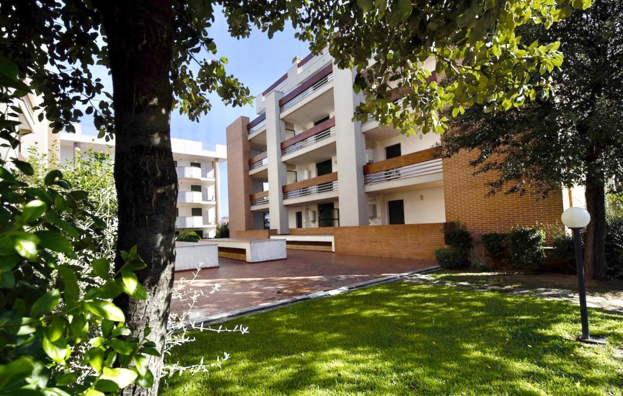 Isa-Apartments 4 Beds In Residence With Swimming-Pool In San Vincenzo, Just 600 Meters From The Sea Kültér fotó